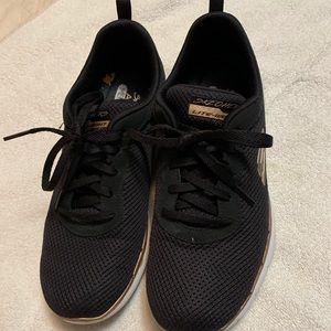 Sketchers tennis shoes